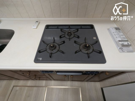 �L�b�`�� �����ɒ������ł��Ă��������͂��ǂ�3���R�����̃L�b�`���ł��B�������͖����̂��ƂȂ̂Ō����ǂ����������ł���̂͊������ł��ˁB