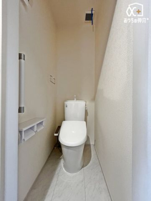 �g�C�� �V���v���ȓ����̃X�b�L���Ƃ���2�K�g�C���ł�