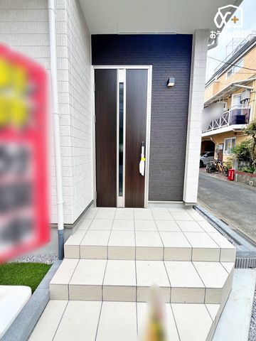 ���ӊ� �A�R���@���J��2���ړX �k��4���B�c�Ǝ���8:00�`23:00 �C�I���O���[�v�̃X�[�p�[�ł��B 280m