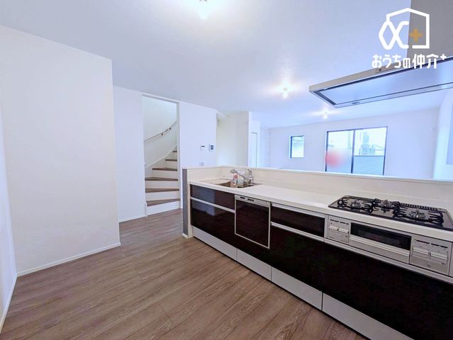 �L�b�`�� ���������Ŏς�E�Ă��E�����Ȃǂ��\�B�Η͂͋��΂����΂܂ŏꏊ���ƂɎ��R�ɐݒ�ł��܂�����A��C�ɒZ���ԂŒ������鎖���ł��܂��B�܂��Ԋu���L���ۂ���Ă���̂ŁA�傫�Ȓ�������u�����Ƃ��ł��܂��B