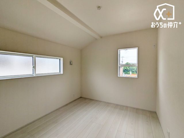 �Q�� �����������炩���������ގ�Q���B�����������ؖڂƔ��ǂ��S�n�悭�A���[�[���B�x�b�h��f�X�N���u����L���ŁA�Â��Ȏ��Ԃ���ވꎺ�B���͑u�₩�ȕ����ʂ�A��͂������x���ł��܂��B