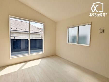 �q������ �q�������ɃI�X�X���ȗm���̗l�q�ł��B�o���R�j�[�ɖʂ��Ă��邽�ߊ��C�����₷���B���邳���\���Ȃ������ł��B