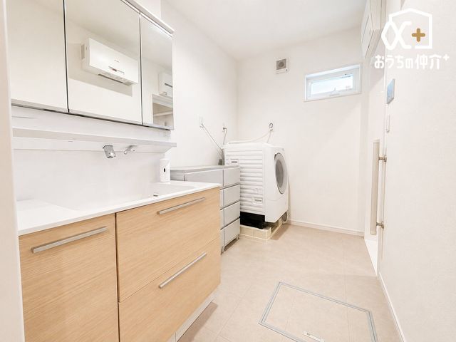 ���ʑ�E���ʏ� �`Wash room�`�傫�Ȑ��ʁ@�Ƒ��݂�Ȃ������g�����ʎ��B�Z�������ɂ͎g���₷�����ʂŁA�X�e�L�Ȉ���̃X�^�[�g������܂��傤�B