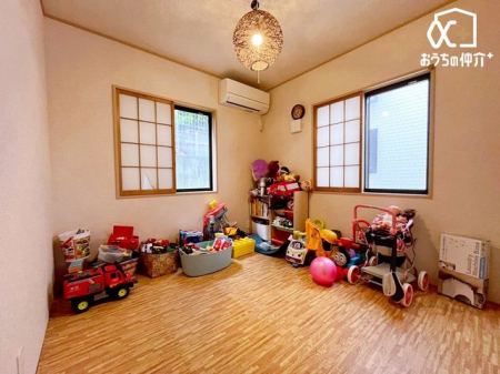 ���̑� �`Japanese room�`���q���܂ɂ��傤�Ǘǂ��L���̘a��1�K�k�����̘a���ł��B5���̘a���̓��r���O�Ƃ͓Ɨ����������̈ח��q�������ۂɂ��v���C�o�V�[�̎�����Ԃł�
