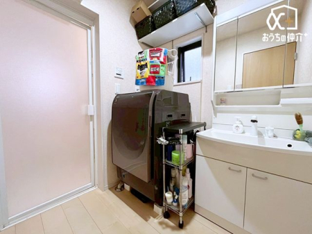 ���ʑ�E���ʏ� �`Wash room�`�O�ʋ��^�C�v�̐��ʉ��ϑ�ł��B���̗�������o���ɂ���������[�ł���̂ŃX�^�C���b�V���ȋ�Ԃ�ۂĂ܂��I