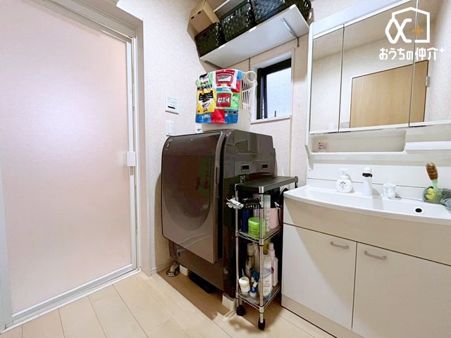 ���ʑ�E���ʏ� �`Wash room�`�O�ʋ��^�C�v�̐��ʉ��ϑ�ł��B���̗�������o���ɂ���������[�ł���̂ŃX�^�C���b�V���ȋ�Ԃ�ۂĂ܂��I