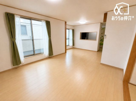 ���r���O �`Living�`�����݂̂���i�`�������e�C�X�g��LDK�B�̂�т肭�낮�\�t�@��A���H�����y���ރ_�C�j���O�Z�b�g��u���Ă��������͂���܂���BCG���H�ɂĉƋ�������s���Ă��܂�