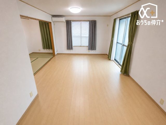 ���r���O �`Living�`�����݂̂���i�`�������e�C�X�g��LDK�B�̂�т肭�낮�\�t�@��A���H�����y���ރ_�C�j���O�Z�b�g��u���Ă��������͂���܂���BCG���H�ɂĉƋ�������s���Ă��܂�