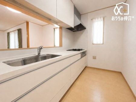�L�b�`�� �������y��������L�b�`���X�y�[�X�BCG���H�ɂĉƋ�������s���Ă��܂��B