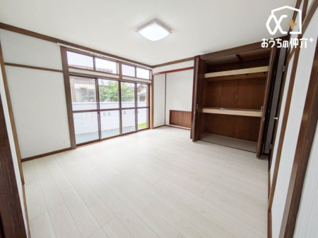 ���r���O -