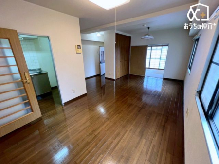 ���r���O �`Living�`�������������͋C��LDK�B�̂�т肭�낮�\�t�@��A���H�����y���ރ_�C�j���O�Z�b�g��u���Ă��������͂���܂���B