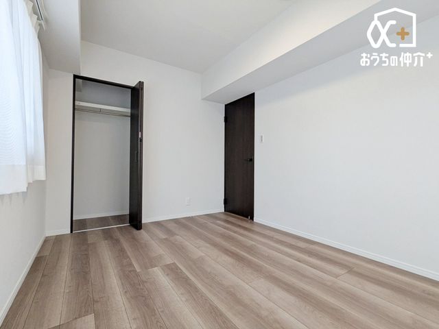 �q������ �q�������ɃI�X�X���Ȗ�6.0���m���̗l�q�B�N���[�[�b�g���t���Ă��邽�߁A���q�l�̕׋�����E�ߗށE�Q����֗��Ɏ��[�\�ł��B