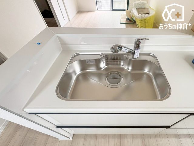 �L�b�`�� �������̂���s�J�s�J�̃X�e�����X�V���N�͍L���č�Ƃ��₷�����B�V���v���Ȑ������D��ۂŁA�����̐􂢕������K�ɂȂ肻���B���|���ȒP�����ŁA�Ǝ��̌������オ��A�L�b�`���ɗ����Ԃ����S�n�悭�Ȃ�܂��ˁB