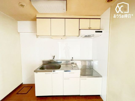 �L�b�`�� �`Kitchen�`�����g���L�b�`�������炱���A�H���̏������y�������ԂɁA�Z�������ł��X���[�Y�ɖ��ʂȂ���Ƃł���A���������ȒP�ɂł���ȂǁA�������y��������L�b�`���X�y�[�X�Ɏd�グ�܂����B