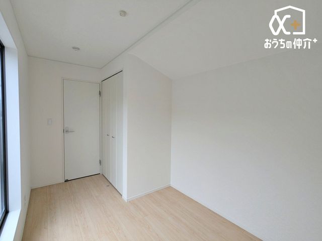 �q������ �q�������ɃI�X�X���ȗm���̗l�q�ł��B�o���R�j�[�ɖʂ��Ă��邽�ߊ��C�����₷���B���邳���\���Ȃ������ł��B