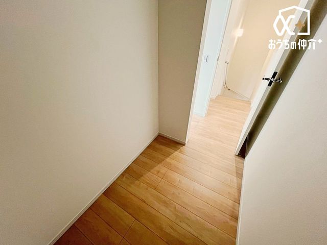���[ �Q�K�z�[�������ɓV�䍂�܂ł���傫�Ȏ��[���������܂��B�t�@�~���[�N���[�N�Ƃ��āE�G�ߕ��Ɠd�̎��[�Ƃ��āA�֗��ɂ����p�������������ł��B