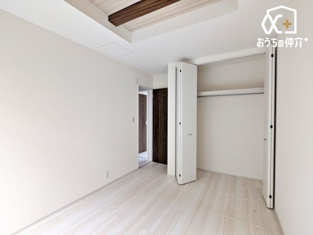 �Q�� �Q���ɃI�X�X����6.0���m���̗l�q�ł��B�N���[�[�b�g���t���Ă���A�Q��E�ߗޓ����L�x�Ɏ��[�\�ȐQ���ł��B