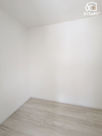 ���[ �E�H�[�N�C���N���[�[�b�g���������܂��B�G�ߕ��̗m����A�X�[�c�P�[�X�Ȃǂ̑�^�p�i���y�X���[�ł��A���L�����g�����������܂��B