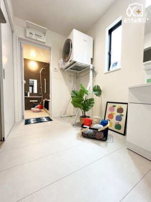 ���ʑ�E���ʏ� ���邭�������̂���L�X�Ƃ����E�ߎ��́A�Ƒ��݂�Ȃ��g���₷����Ƃ�̃X�y�[�X�B���󕨂̎d�����⒅�ւ����X���[�Y�ɂł��A�����̉Ǝ��������K�ɂȂ�܂��B