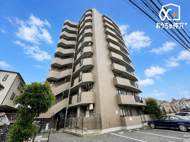 ���n�O�ώʐ^ ����������u������v�w�܂�17���AJR��������u�k�����v�w�܂œk��18���B�s�S��ʋΌ��ɁA�L������̉������������ՐÂȏZ��X�ł��B