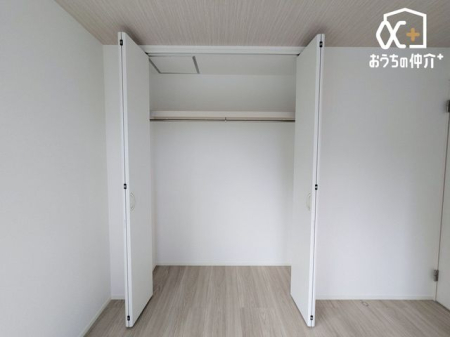 ���[ �������[�͂�����s�N���[�[�b�g�t�t���̂������ł��B�ߗށE���E�X�q�E�A�N�Z�T���[��G�߉Ɠd�Ȃǂ��܂Ƃ߂Ď��[�ł��A�������̍L���X�y�[�X���������A��������Ƃ�����Ԃ��ۂ���܂��B