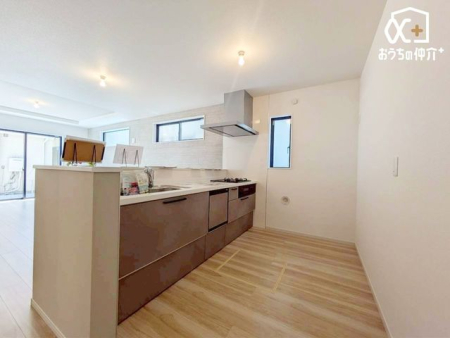 �L�b�`�� �`Kitchen�`�����g���L�b�`�������炱���A�H���̏������y�������ԂɁA�Z�������ł��X���[�Y�ɖ��ʂȂ���Ƃł���A���������ȒP�ɂł���ȂǁA�������y��������L�b�`���X�y�[�X�Ɏd�グ�܂����B