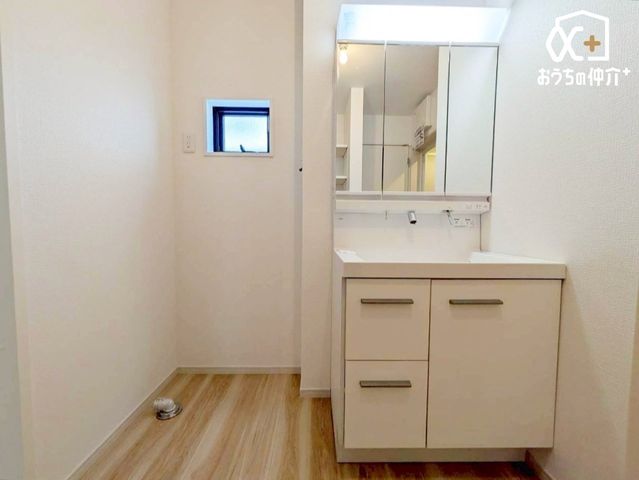 ���ʑ�E���ʏ� �`Wash room�`�傫�Ȑ��ʁ@�Ƒ��݂�Ȃ������g�����ʎ��B�Z�������ɂ͎g���₷�����ʂŁA�X�e�L�Ȉ���̃X�^�[�g������܂��傤�B