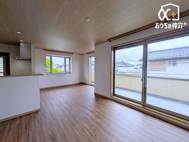 ���r���O �Q�K�̃��r���O��16.30���B�z�����郊�r���O�ŁA�S�n�悢�������B���K���Ɣ��������Z�������ґ�ȏZ��Ԃ��B