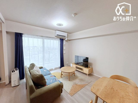 ���r���O ��10.0���́A���邢�����������ސS�n�悢���r���O�_�C�j���O�ł��B�o���R�j�[�ɖʂ��Ă���A�O�̊J���I�Ȍi�F�������Ȃ���A�Ƒ��݂�Ȃł������Ƃ��낰�܂��B
