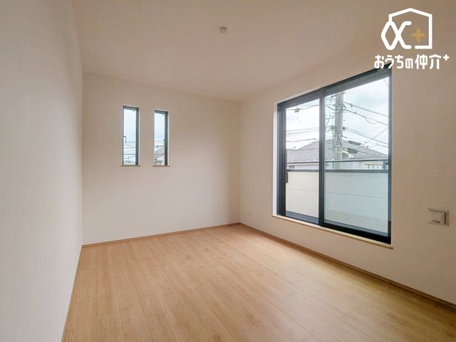 �Q�� �쑤�̃o���R�j�[�ɖʂ��Ă���A���͐S�n�悢���z�̌��őu�₩�ɖڊo�߂邱�Ƃ��ł��܂� �B��e�ʂ̃N���[�[�b�g�t���ł��������Y��ɕۂĂ܂��B