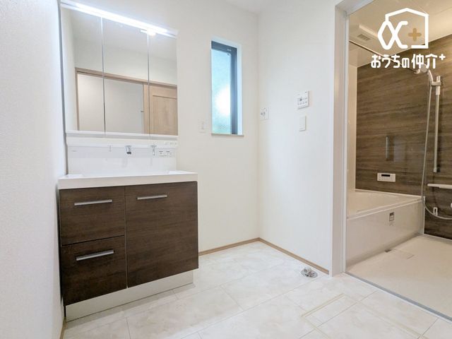 ���ʑ�E���ʏ� �������̂�����ʏ��́A�V���v���ł���Ȃ���L�߂̃X�y�[�X���m�ۂ���Ă���A�����̐g�x�x�₨����ꂪ�X���[�Y�ɍs���܂��B