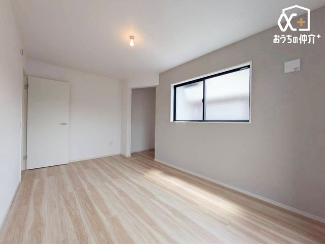 �Q�� �傫�ȃN���[�b�g�̂���Q���ł��B��R�̗m���Ȃǂ����[�ł��܂��B
