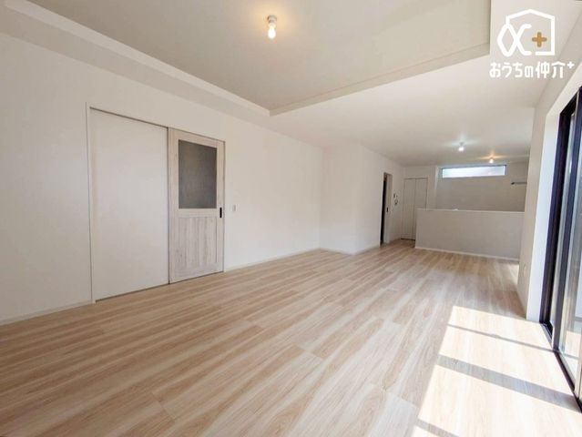 ���r���O �`Living�`�������������͋C��LDK�B�̂�т肭�낮�\�t�@��A���H�����y���ރ_�C�j���O�Z�b�g��u���Ă��������͂���܂���B