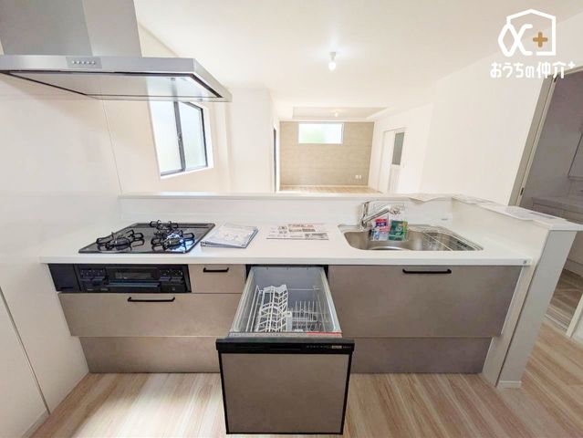 �L�b�`�� �`Kitchen�`�H���򊣑��@�����̃V�X�e���L�b�`���̗p�I���͐ߐ��ɂ��q����D����̂ł��B�����Ő�򂷂�̂ŉ�����������藎�Ƃ��܂�