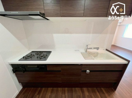 �L�b�`�� ��Ԃ��L�����p�ł���L�b�`���ł��B�L�b�`������߂�X�y�[�X�͎��R�ƃR���p�N�g�ɂȂ��Ă���܂��B�_�C�j���O�Z�b�g���߂���΁A�z�V���y�ɂȂ��Ƒ�Ƃ��Ă��g�������ł��ˁI