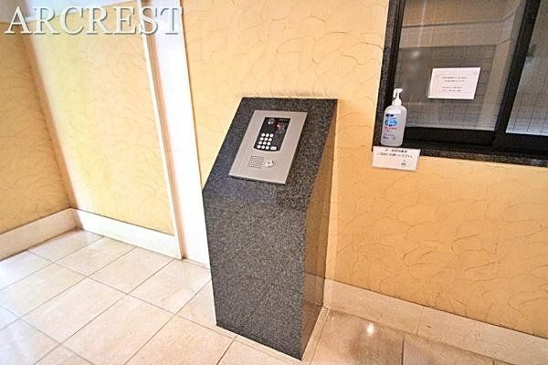 �G���g�����X �h�Ɩʂł����S�̃I�[�g���b�N�}���V����