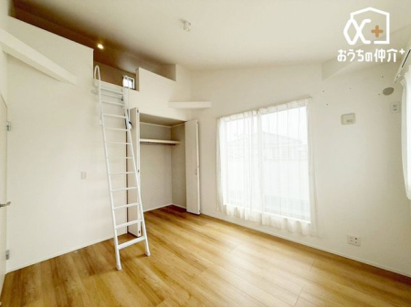 �q������ ���邭�������������͋C�̎q�ǂ������B�V�т��w�т��o�����X�悭�y���߂�A�S�n�悢��Ԃł��B