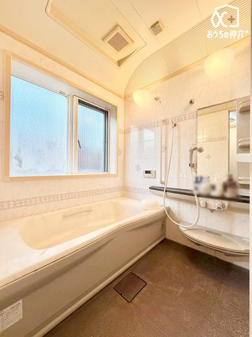 ���� �y�傫�ȑ��̂��閾�邢�o�X���[���z���������t���������������B�J�V�̂�����ɂ����􂵂܂��B�傫�ȑ������Ă���A���C����������s���܂��B�L�X�Ƃ��������ő���L�΂��ă����b�N�X�ł��܂��B