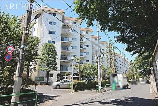 ���n�O�ώʐ^ ���u�����ցv�w�k��15���ɁA�L���ȗ΂Ɉ͂܂ꂽ�����������Z���̃r�b�N�R�~���j�e�B�`�o�X�֗��p�Łu�g�ˎ��v�w�ւ��_�C���N�g�A�N�Z�X