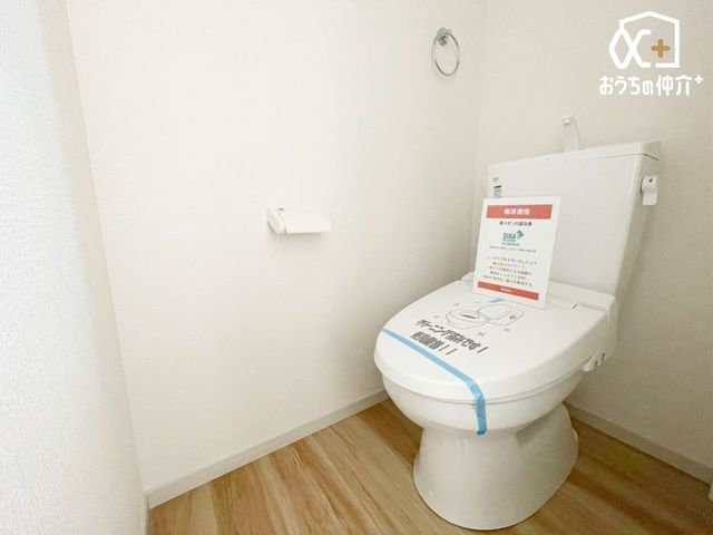 �g�C�� 2�K�g�C���̗l�q�ł��B1�K��2�K�ɂ��ꂼ�ꂲ�����܂��̂ŁA���̎��ԑтɂ����ݍ������ƂȂ����K�ɂ��g�����������܂��B