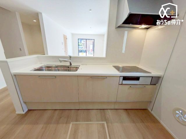 �L�b�`�� �`Kitchen�`�J�E���^�[�L�b�`���@���l�ڐ��̂�������ԁB�J�E���^�[�L�b�`���B�Ǝ������Ȃ�������q�l����ڂ𗣂��Ȃ��B���͂���l�l�ƒk�΂���B�J�E���^�[�L�b�`�������炱���\�ȓ���ł��B