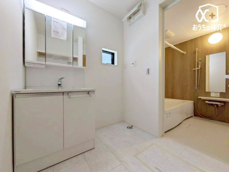���ʑ�E���ʏ� �`Wash room�`�傫�Ȑ��ʁ@�Ƒ��݂�Ȃ������g�����ʎ��B�Z�������ɂ͎g���₷�����ʂŁA�X�e�L�Ȉ���̃X�^�[�g������܂��傤