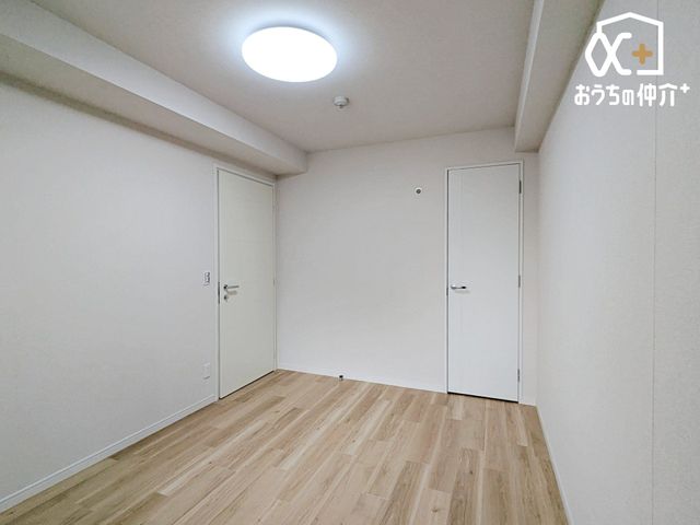 �q������ �q�������ɃI�X�X����6.1���m���̗l�q�B�傫�߂̃N���[�[�b�g���t���Ă��邽�߁A���q�l�̕׋�����E�ߗޓ����֗��Ɏ��[�\�ł��B