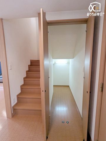 ���[ �P�K�̊K�i���΂ɂ���傫�߂Ȏ��[�ł��B���s���������肠��̂łk�c�j����������Еt���܂��I