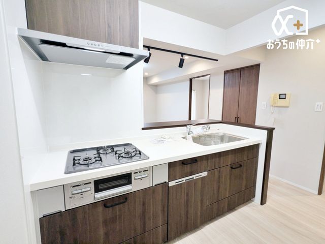 �L�b�`�� �������Ȃ��炲�Ƒ��̂��炪�����L�b�`���ł��B�����������q�l�̗l�q���킩��̂ŁA���S���Ă������Ɏ��g��ł��������܂��B�������΂ɂ��邩���b�����R�ƒe�݂܂��B