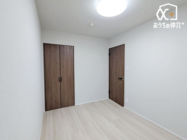 �q������ ���������锒�ǂƖؖڏ��̎q�ǂ������B���[�t�ŕЕt���ȒP�B�x�b�h�Ɗ���u���Ă�������������A�w�K���ɏW���ł��閾�邢��Ԃł��B�����͏��ւ⃊���[�g�w�K�X�y�[�X�Ƃ��Ă�����B���C���₷�����ŔN�����K�B