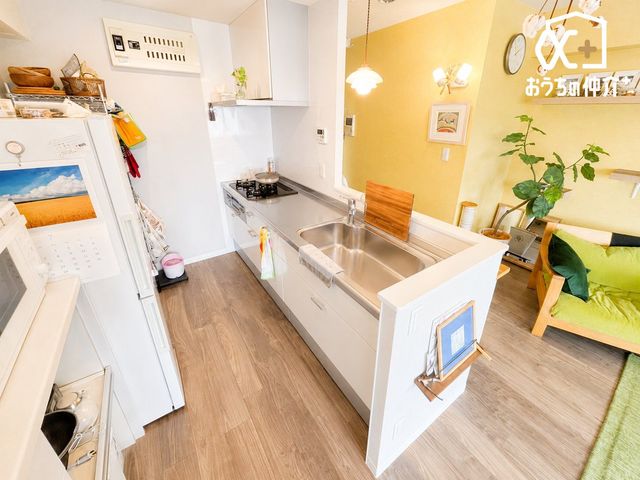 �L�b�`�� �������y��������L�b�`���X�y�[�X�BCG���H�ɂĉƋ�������s���Ă��܂�