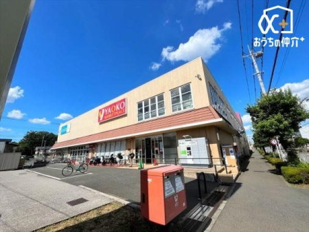 ���ӊ� ���I�R�[������X �k��10���B�i�����L�x�ȃX�[�p�[�}�[�P�b�g�ł������܂��B�ߗׂ̕��X�ł���������Ă���܂��B���ԏ���L���ł��B 730m
