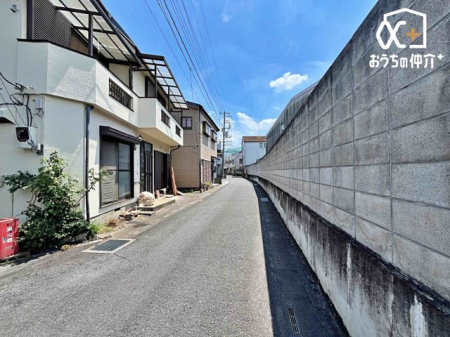 ���n�O�ώʐ^ �O�ʓ��H�͌��ʂ����ǂ��A���X�̏o��������₷�����B�������������͋C�ŁA���S���ĕ�点�闧�n�ł��B