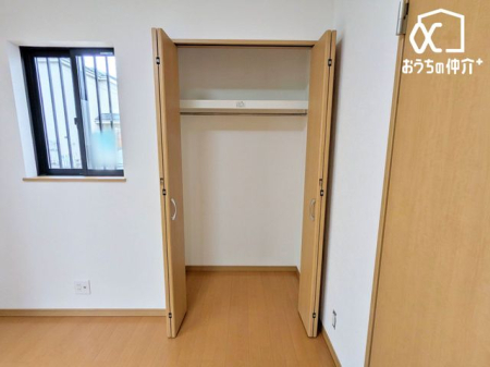 ���[ �������[�͂�����s�N���[�[�b�g�t�t���̂������ł��B�ߗށE���E�X�q�E�A�N�Z�T���[��G�߉Ɠd�Ȃǂ��܂Ƃ߂Ď��[�ł��A�������̍L���X�y�[�X���������A��������Ƃ�����Ԃ��ۂ���܂��B